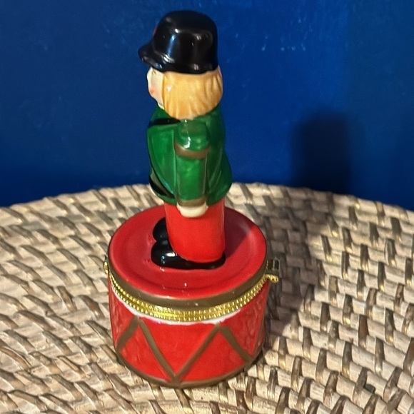 NWT Greenbrer International Porcelain Limoge Christmas Tin Soldier Trinket Box - Picture 2 of 6